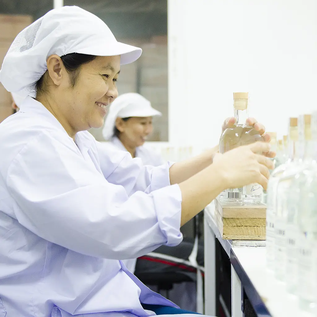 Ром Chalong Bay Bay Wild Fermentation 49% 0.7 л - фото 7