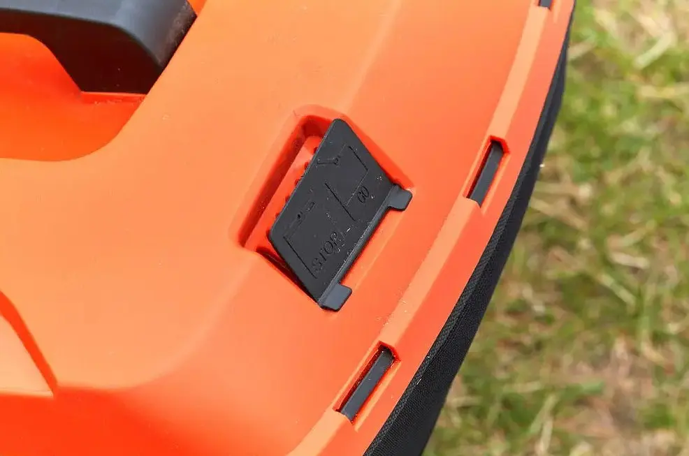 Газонокосилка аккумуляторная Black+Decker BCMW33184L2 - фото 5