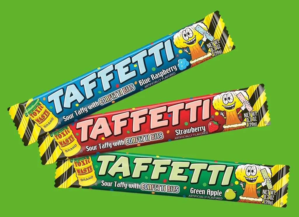 Жувальна цукерка Toxic Waste Green Apple Taffetti Sour Taffy 20г - фото 5