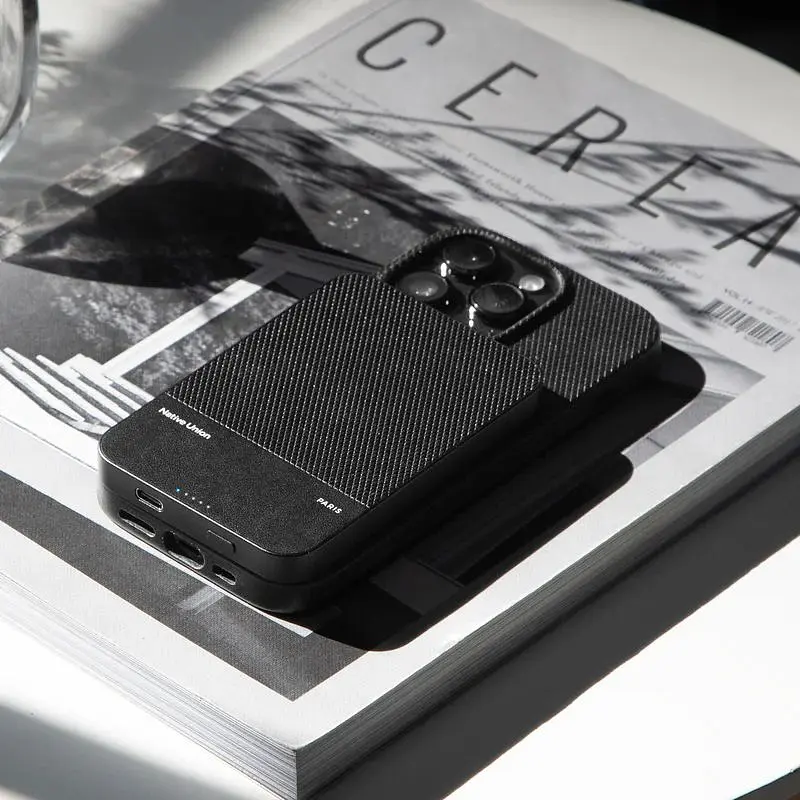 Портативна батарея Native Union (Re) Classic Magnetic Power Bank 5000 мАг Black (PB-5KMS-BLK) - фото 8
