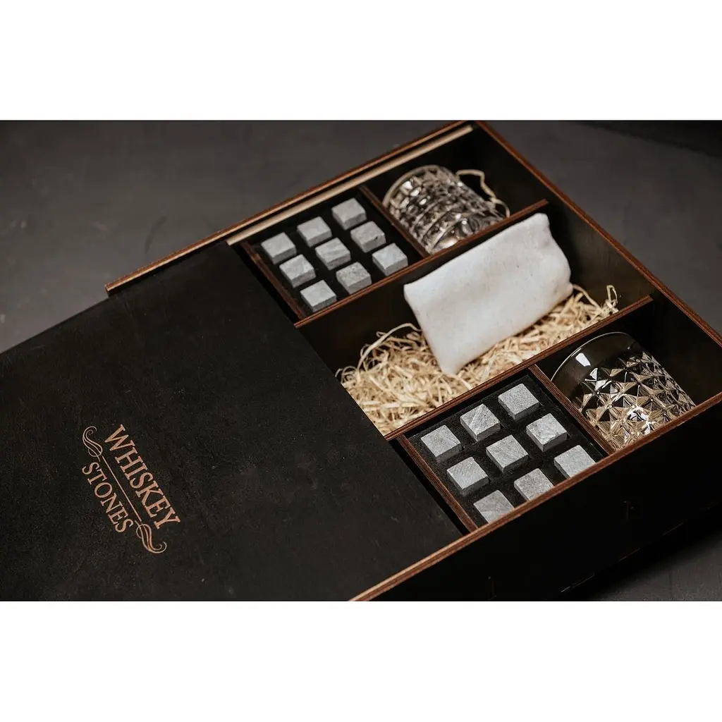 Подарунковий набір Whiskey Stones камені для віскі в дерев'яному пеналі №8 + 4 склянки Bohemia Diamond + щипці + мішечок - фото 3