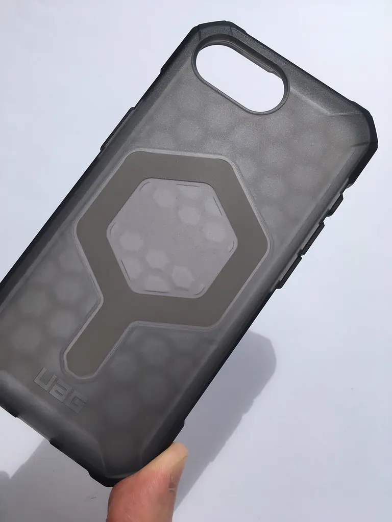 Оригінальний протиударний чохол iPhone 16e / 17e UAG Essential Armor MagSafe ASH 114496113131 - фото 7