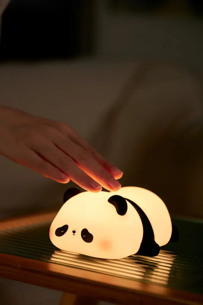 Силиконовый беспроводной ночник "Лежащая панда" - фото 8