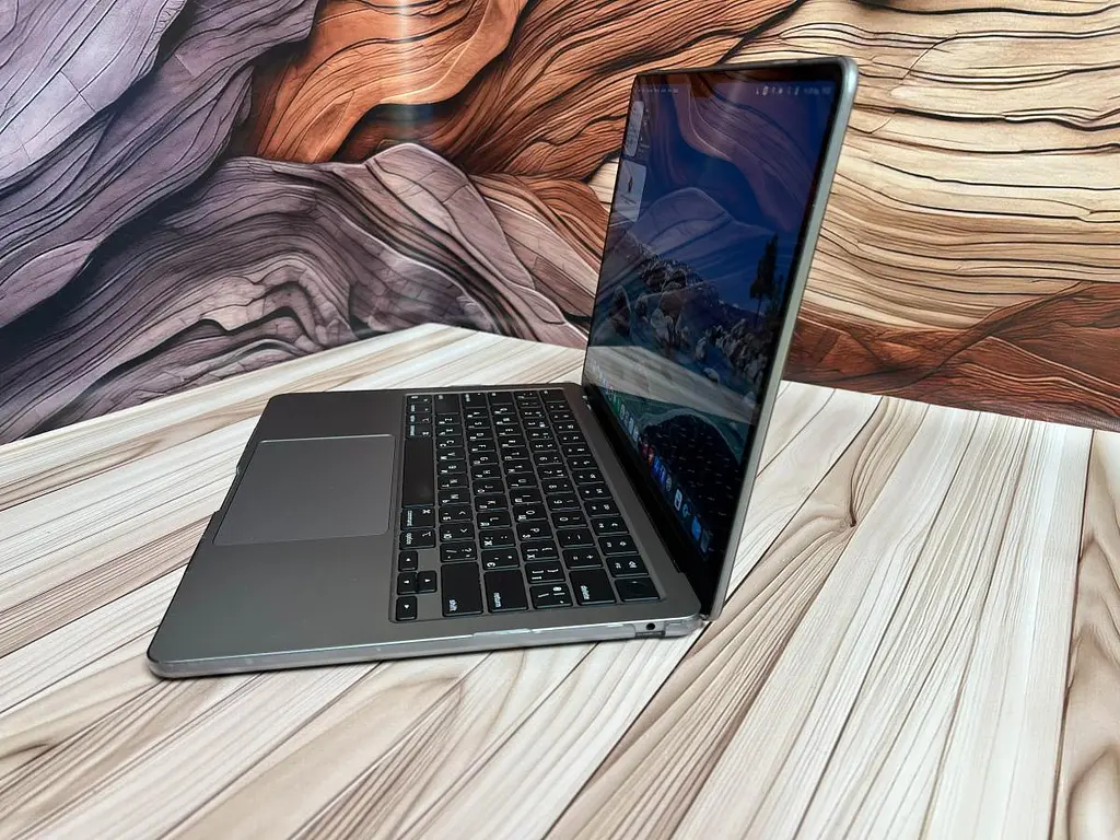 Ноутбук Apple MacBook Air 13.6" 2022 M2/24GB/512GB (F41HXPRG2K) Б/в - фото 3