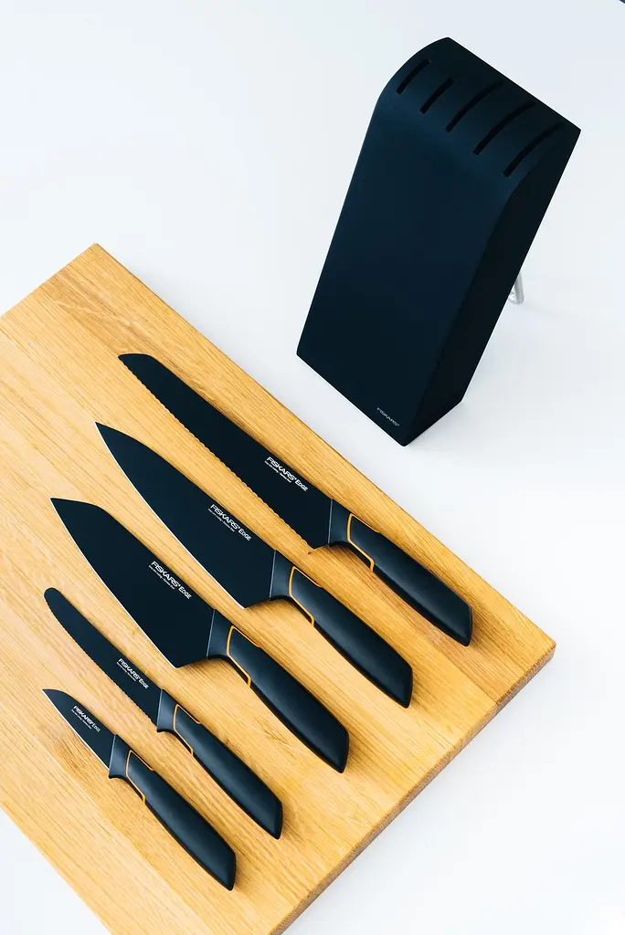 Кухонний ніж Fiskars Edge для томатів та хліба 13 см (1003092) - фото 8