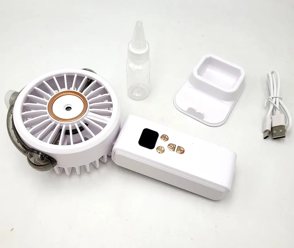 Вентилятор акумуляторний міні з розпилювачем води зі складною ручкою LED дисплей USB діаметр 9см ручний та настільний охолоджувач та зволожувач повітря Spray Mini Fan WL-1563 білий - фото 4