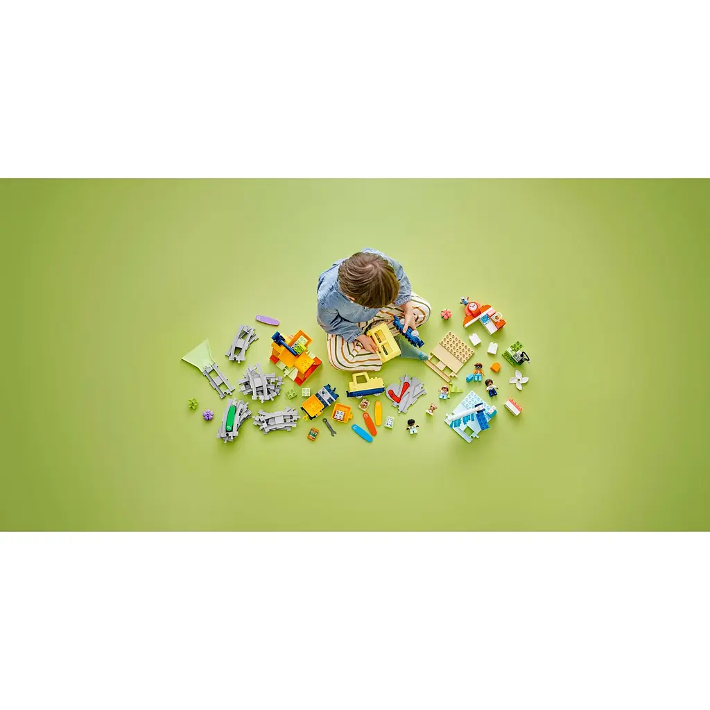 Конструктор LEGO DUPLO Town Большой интерактивный общественный поезд 103 детали (10428) - фото 3