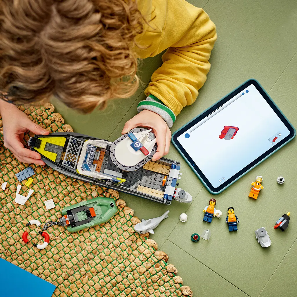 Конструктор LEGO City Преследование на полицейском катере 264 детали (60456) - фото 12