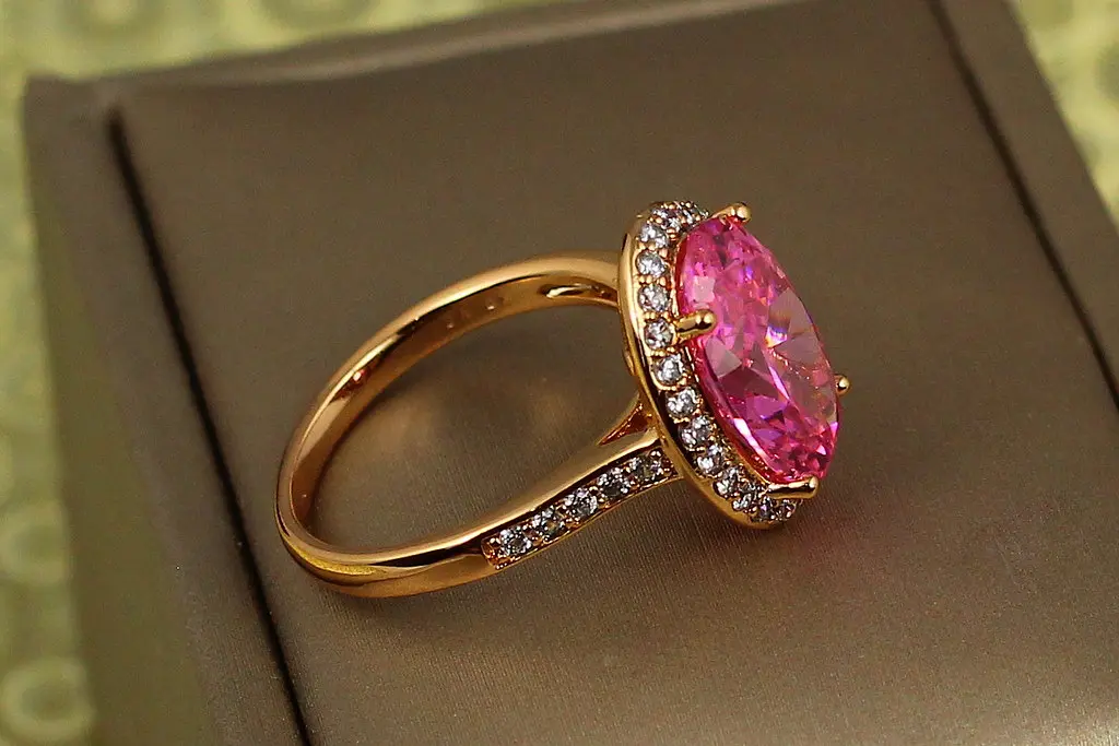 Кільце Xuping Jewelry малинки з рожевим каменем р 17 золотисте - фото 2