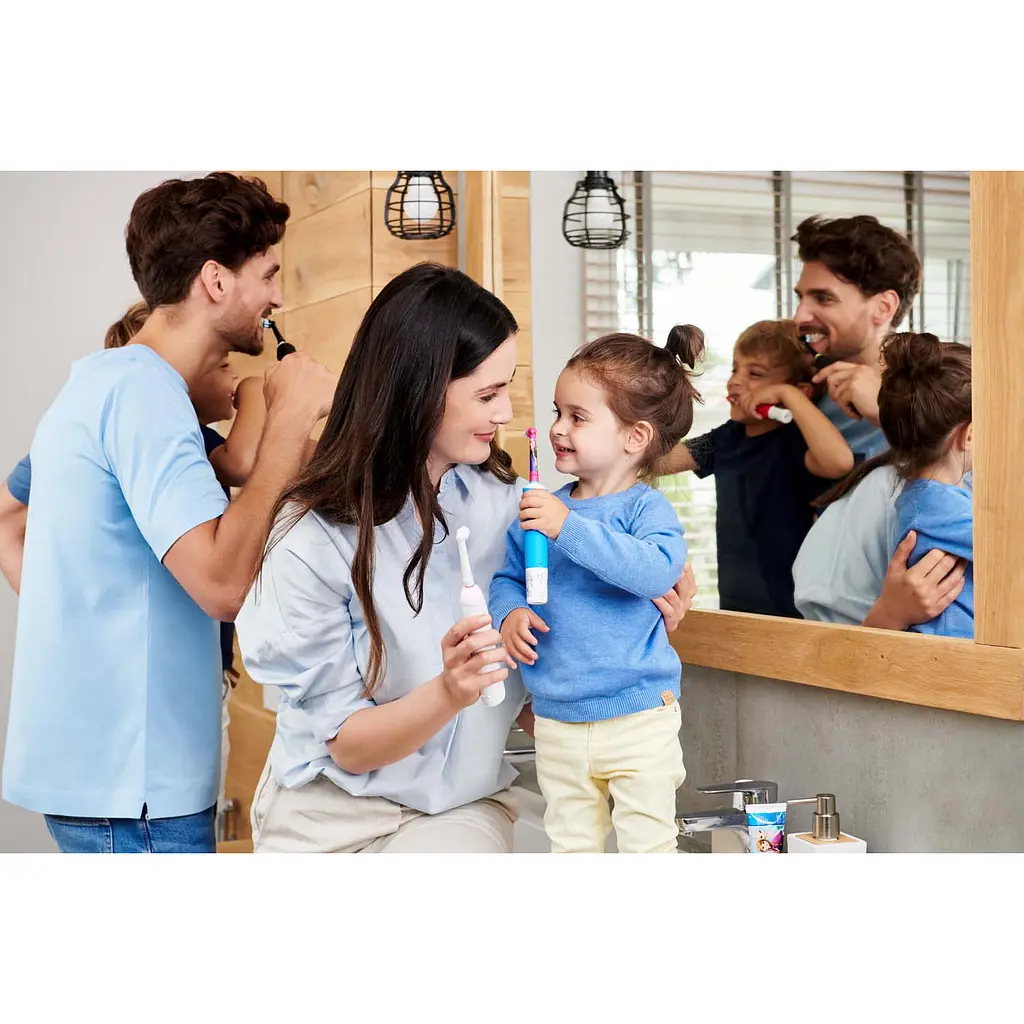 Електрична зубна щітка Oral-B Braun Stage Power D100 Тачки - фото 10