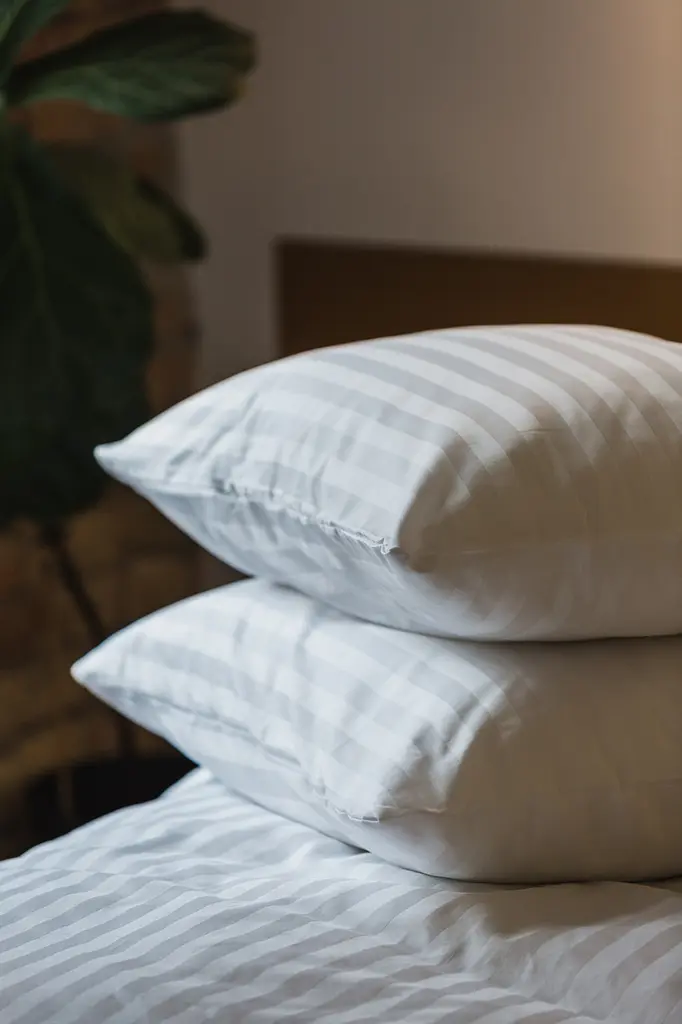 Комплект наволочок Ecotton 70х70 см зі страйп-сатину 2 шт. готельний білий в полоску 2х2 (20924) - фото 5