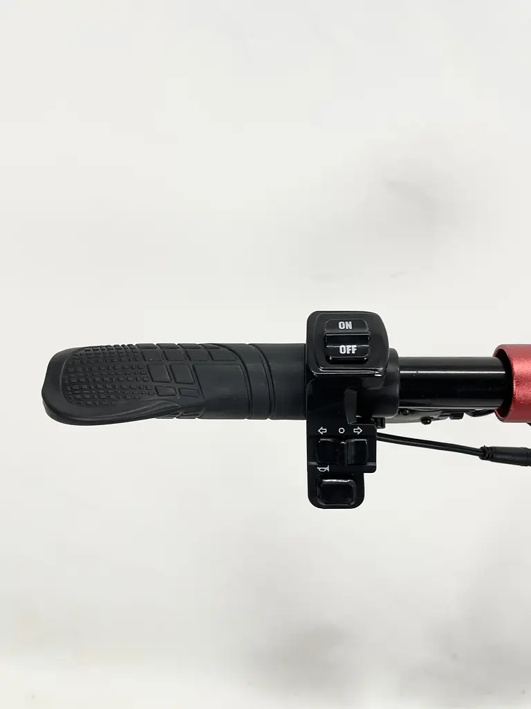 Электросамокат KugooKirin M4 PRO (1500W, 48V, 21Ah) вольтметр  - фото 4