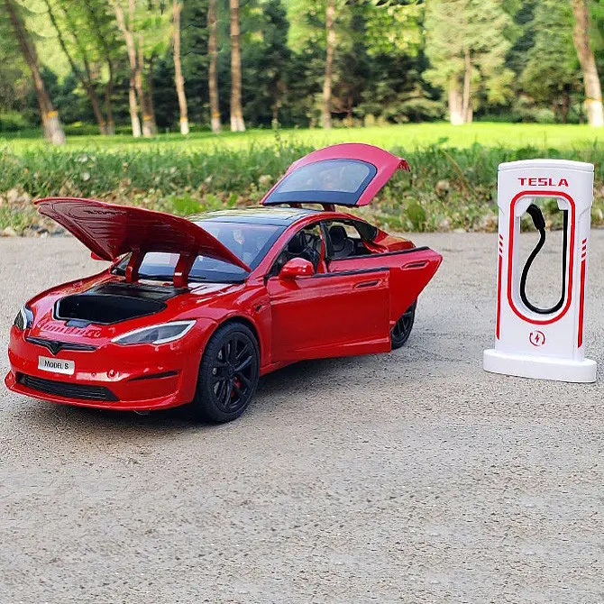 Колекційна металева модель електромобіля Автопром Tesla Model S із зарядною станцією, інерцією, світлом та звуком 1:24 - фото 9