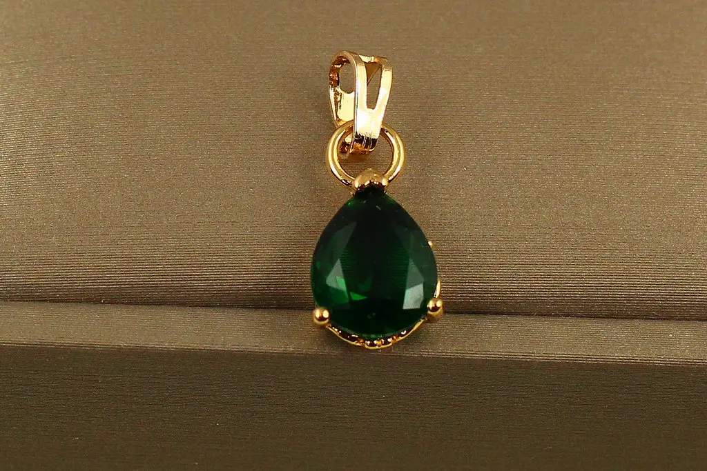 Кулон Xuping Jewelry зелена крапля 1,5 см золотистий