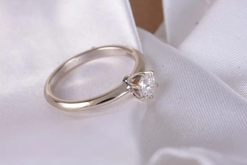 Каблучка з білого золота з діамантом 16 K-0270