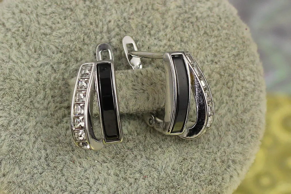 Сережки Xuping Jewelry вітрил білі камені з керамікою 1.5 см сріблясті - фото 2