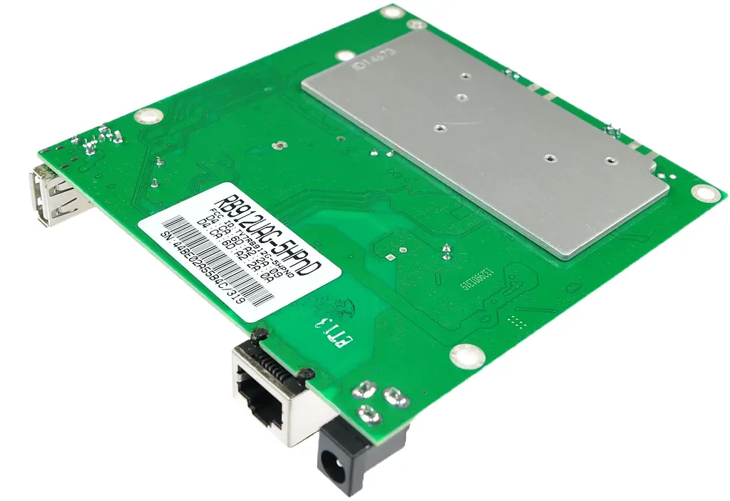 Маршрутизатор Mikrotik RB912UAG (RB912UAG-2HPnD), 600Mhz Atheros CPU, 64MB RAM, 1xGigabit - фото 5