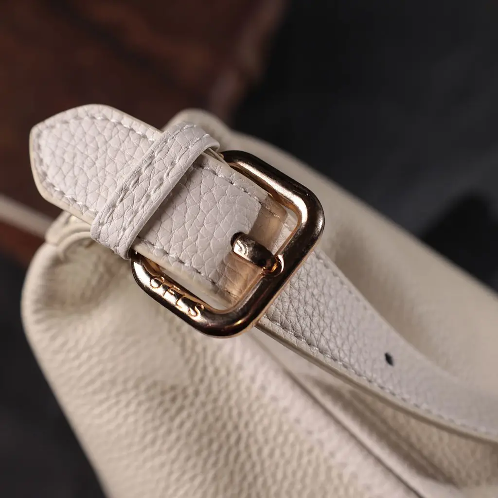Зручна жіноча сумка з однією довгою ручкою з натуральної шкіри Vintage 22307 біла - фото 10
