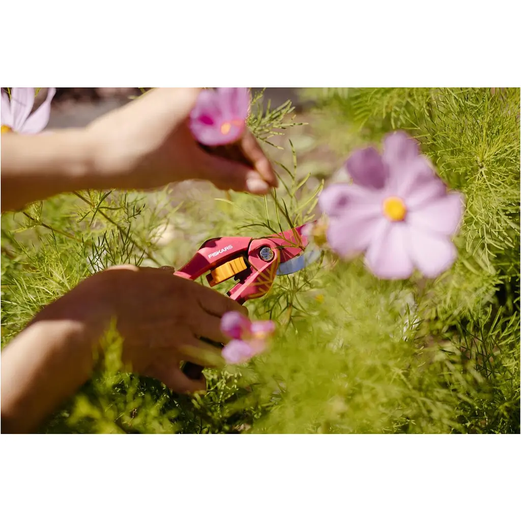 Площинний секатор Fiskars Inspiration Pruner Bypass Ruby P26 (1003657) - фото 7