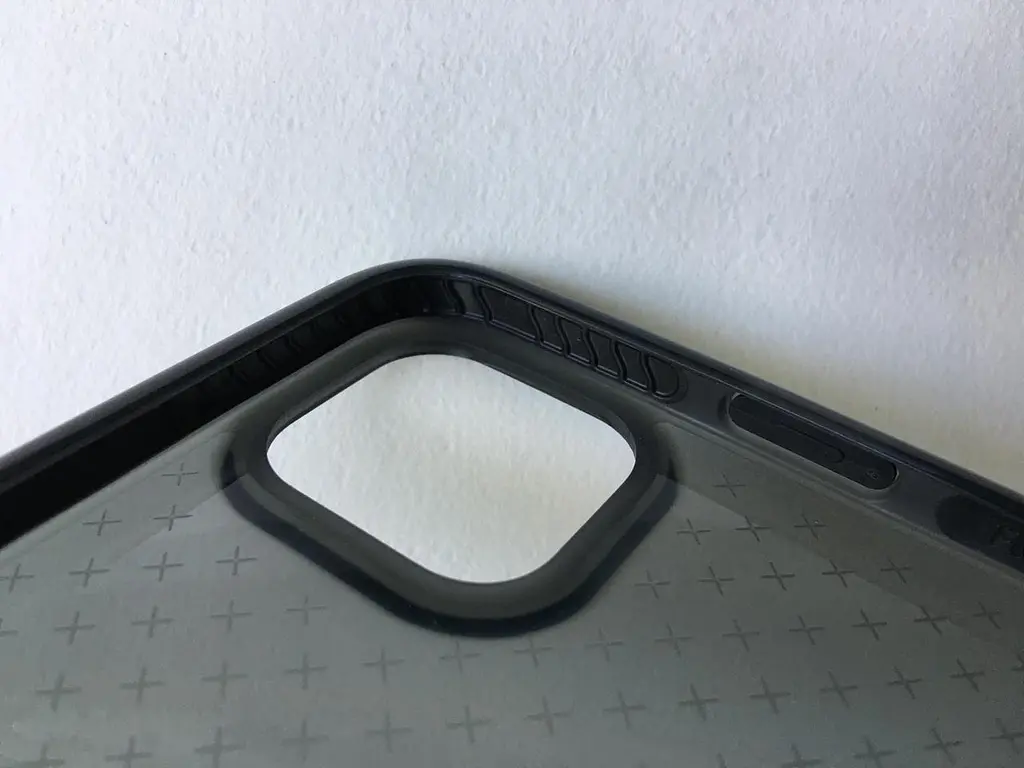 Протиударний чохол з антимікробним покриттям Tech21 Evo Check для iPhone 12 Pro Max (6.7") Smokey Black - фото 5