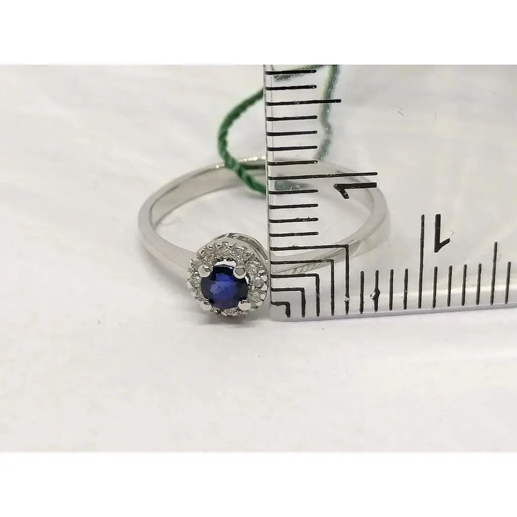 Золоте кільце ЮЗ "Багет" з діамантами і сапфіром. Артикул 15134/1С 17 - фото 4