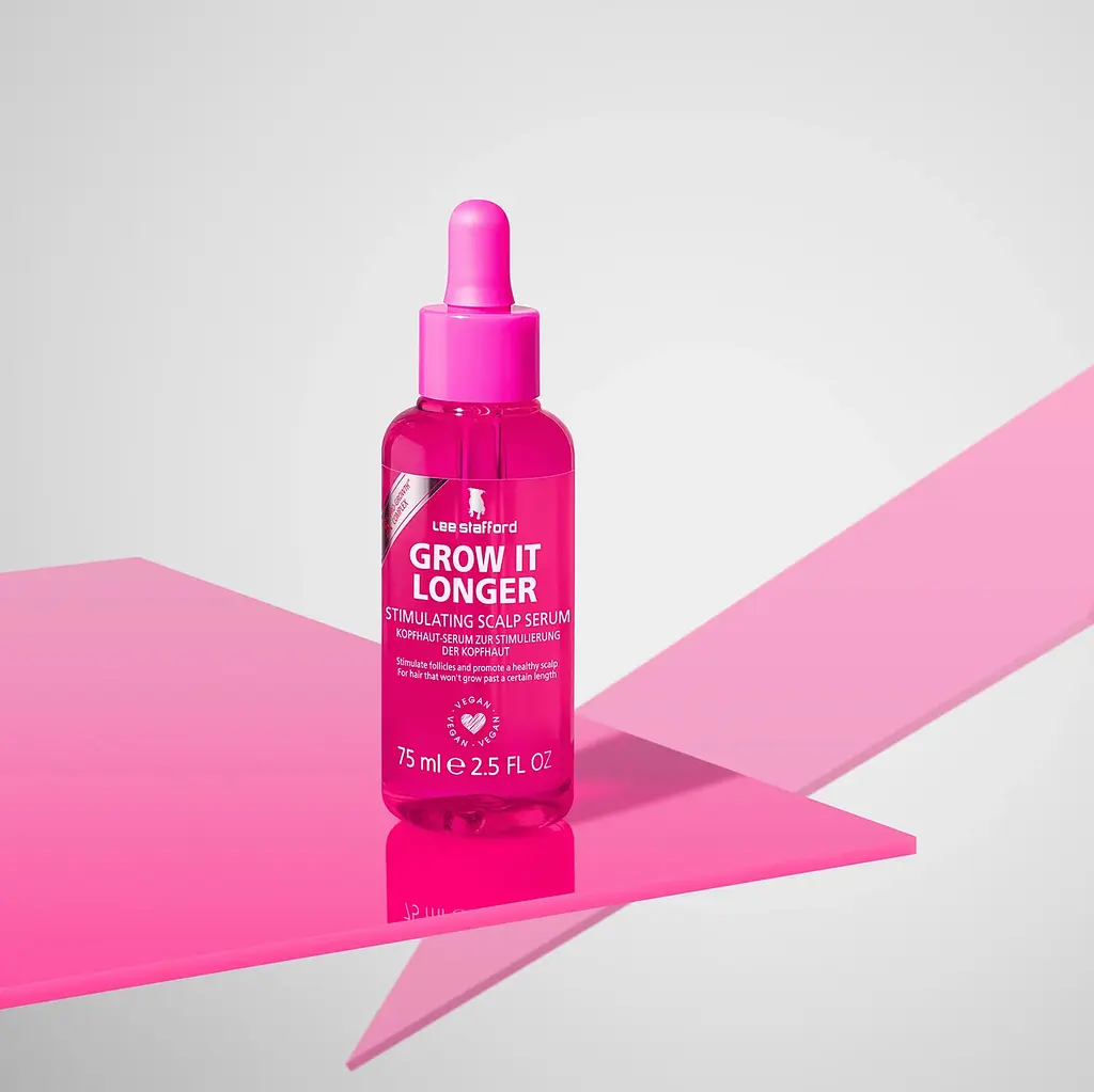 Стимулирующая сыворотка для кожи головы Grow Strong & Long Stimulating Scalp Serum Lee Stafford 75 мл - фото 2