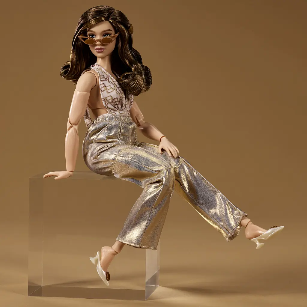 Коллекционный набор Barbie You Create Barbie Basics Блондинка (JJX37) - фото 5
