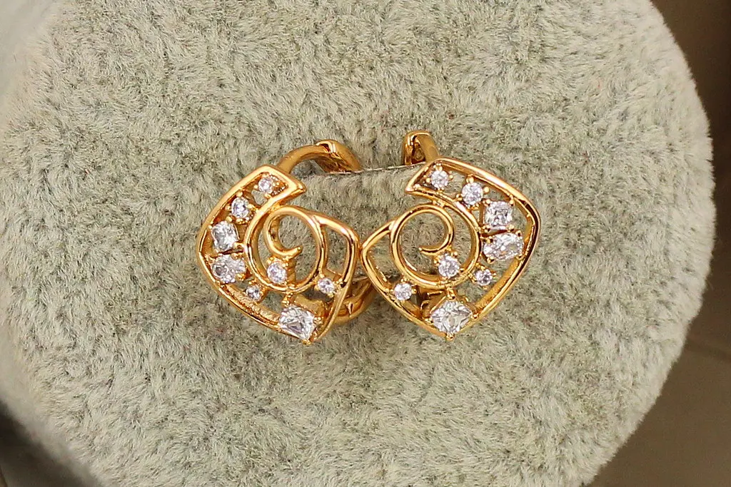 Сережки Xuping Jewelry загадка 1.4 см золотисті