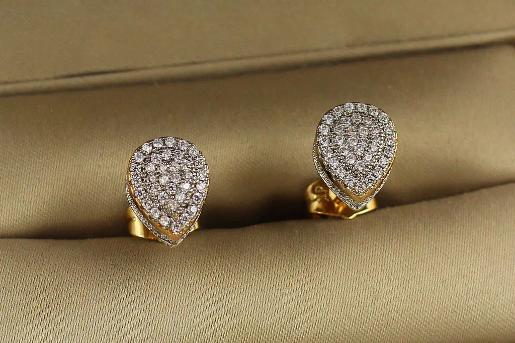 Сережки гвоздики Xuping Jewelry об'ємна крапля з родієм 1,2 см золотисті - фото 3