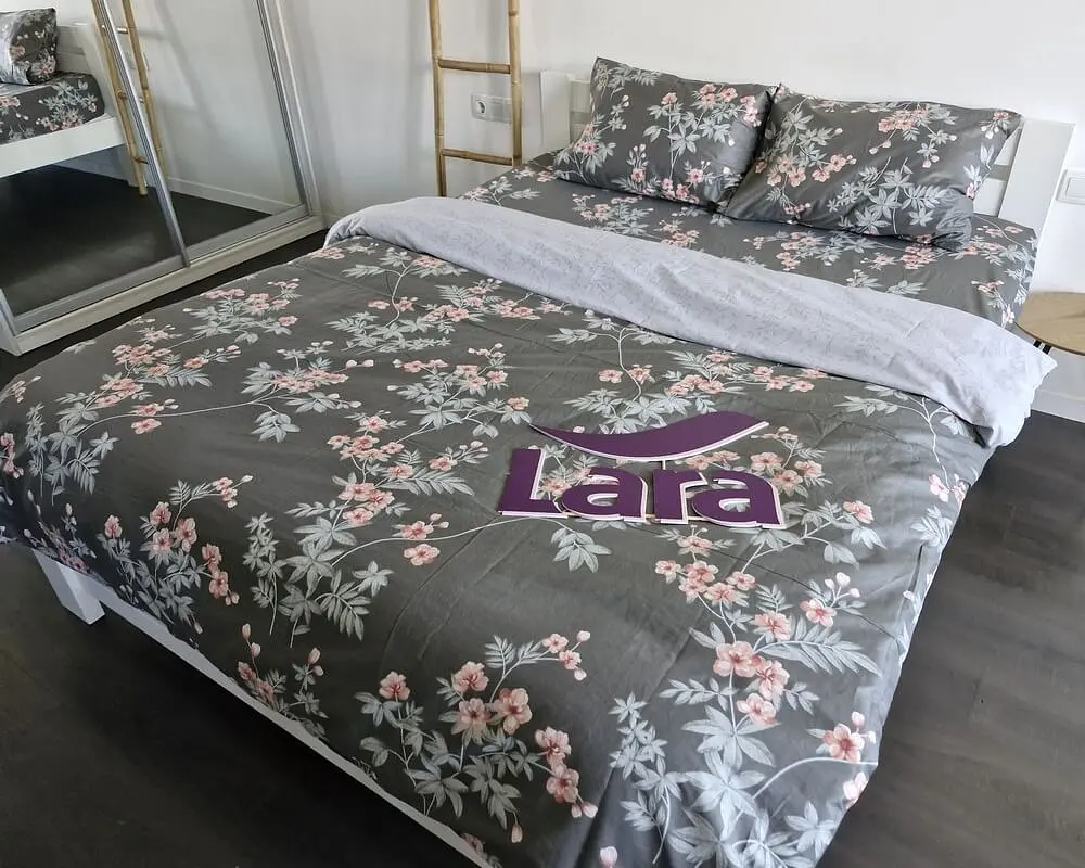 Постільна білизна LARA сатин d13267e180 з простирадлом на резинці 180х200х25 євро 200х220 см - фото 3