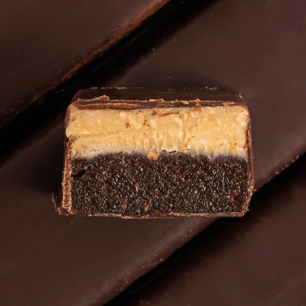 Набір шоколадних батончиків Fizi Guilty pleasure box Hazelnut + salt 10 шт. - фото 4