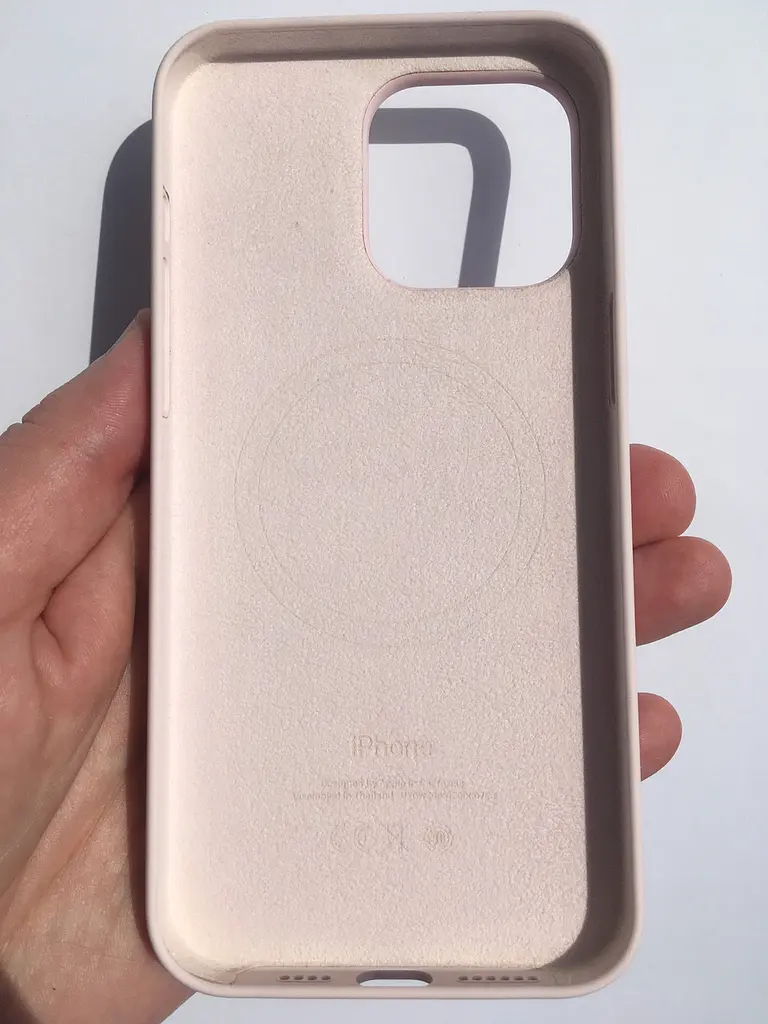 Оригінальний силіконовий чохол для iPhone 15 Pro Max Apple Silicone Case with MagSafe Light Pink MT1M3ZM/A - фото 9