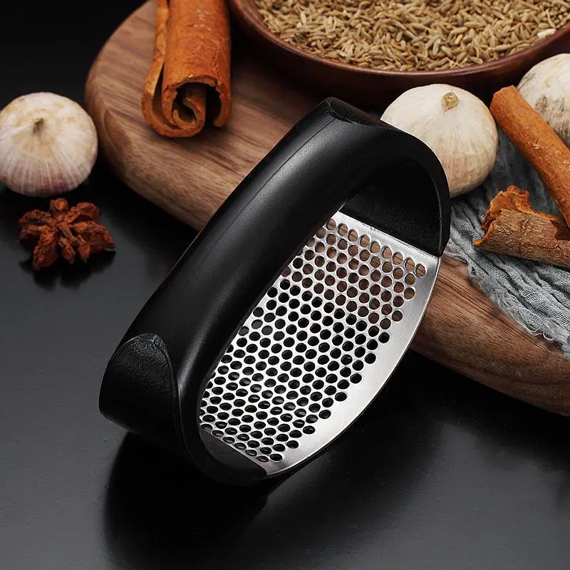 Прес для часнику з нержавіючої сталі із пластиковою ручкою часникодавка, Kitchen Master Чорний 84271 - фото 8