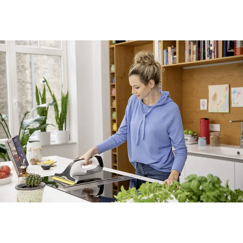 Пилосос віконний Karcher WV 4-4 Plus білий (1.633-540.0) - фото 4