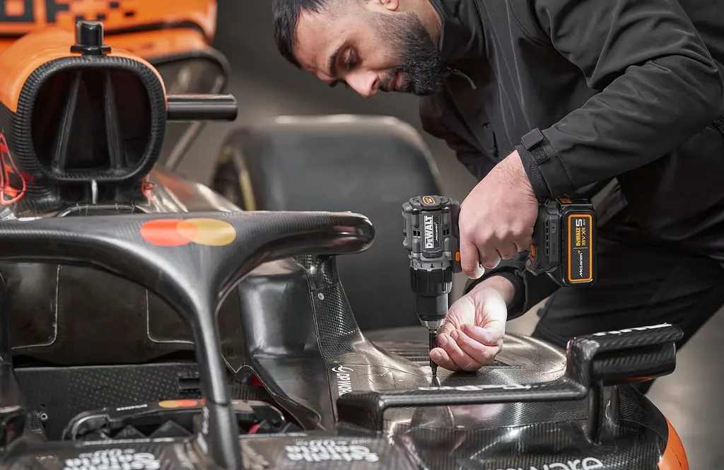 DeWALT Шурупокрут-дриль ударний аккумуляторний DeWALT McLaren F1 TEAM LIMITED EDITION 18В 2х5А·рік 90Нм 0-450·0-1650об/хв кейс ЗП 1.34кг - фото 8