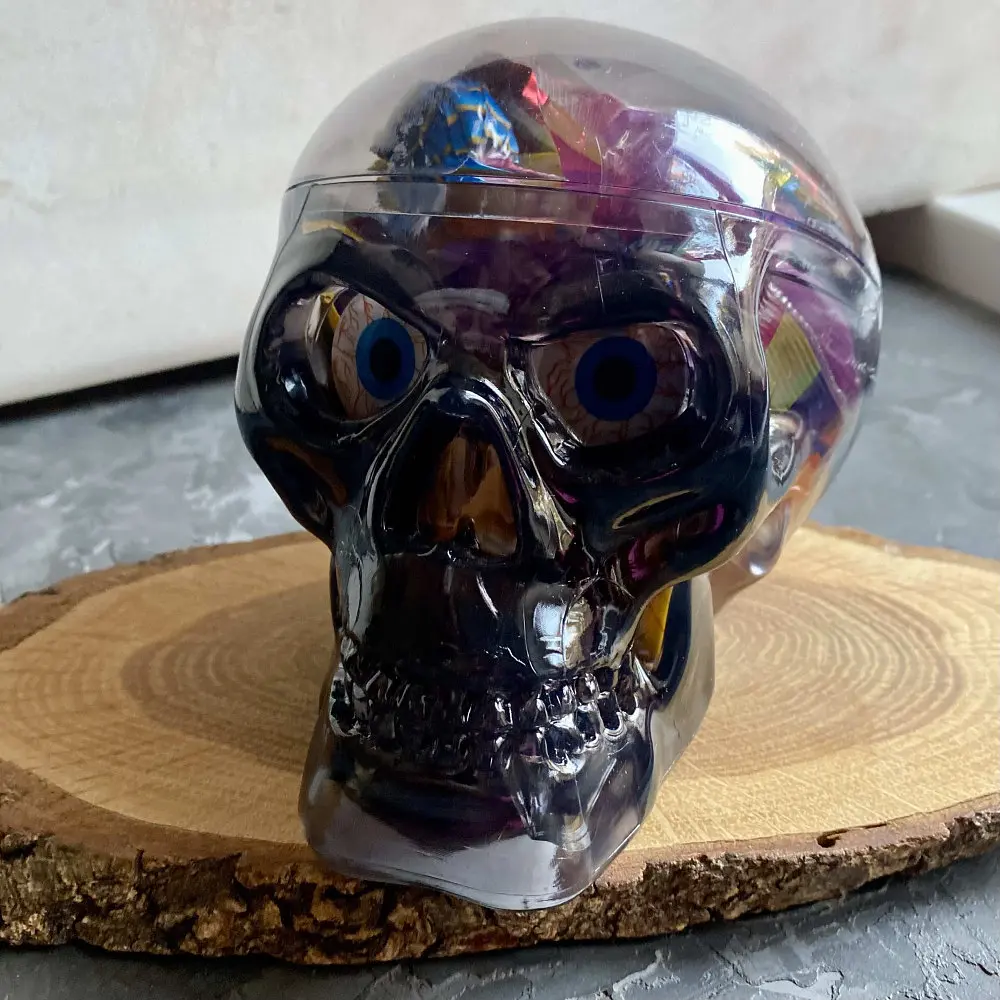 Набір солодощів Becky's Skull with Gummies 192 г - фото 2