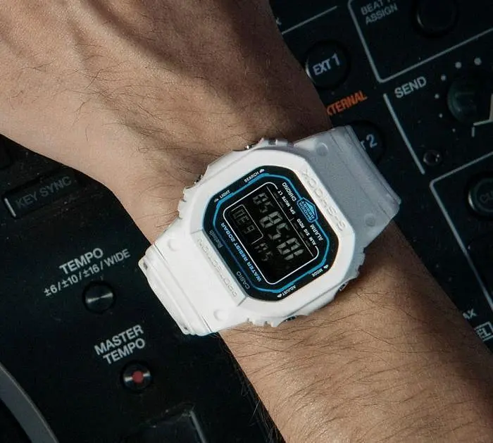 Годинник Casio DW-B5600SF-7ER - фото 2