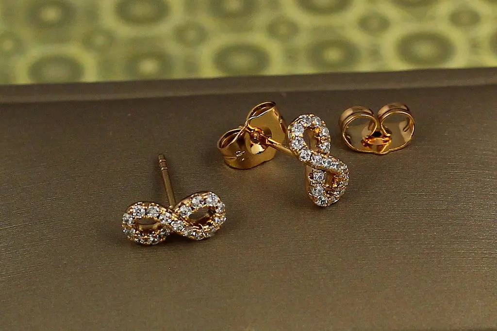 Сережки гвоздики Xuping Jewelry нескінченність 4 мм золотисті - фото 2