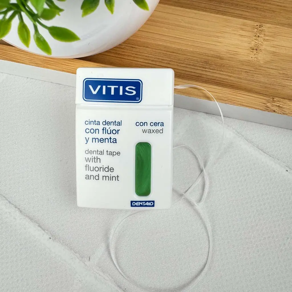 Зубна стрічка Vitis з фтором та м'ятою (у блістері) зелена 50 м - фото 2
