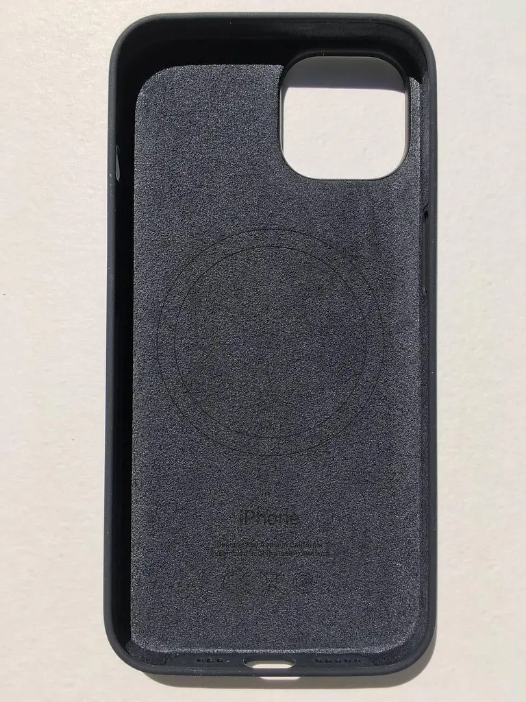 Оригінальний силіконовий чохол для iPhone 15 Plus Apple Silicone Case with MagSafe Midnight Black MT103ZM/A - фото 3
