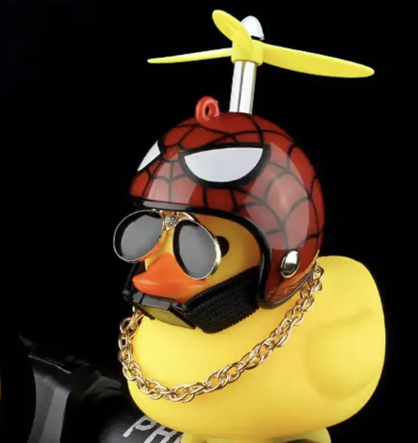 Автомобільна качка з шоломом і кріпленням Funny Ducks Red Spider 5178