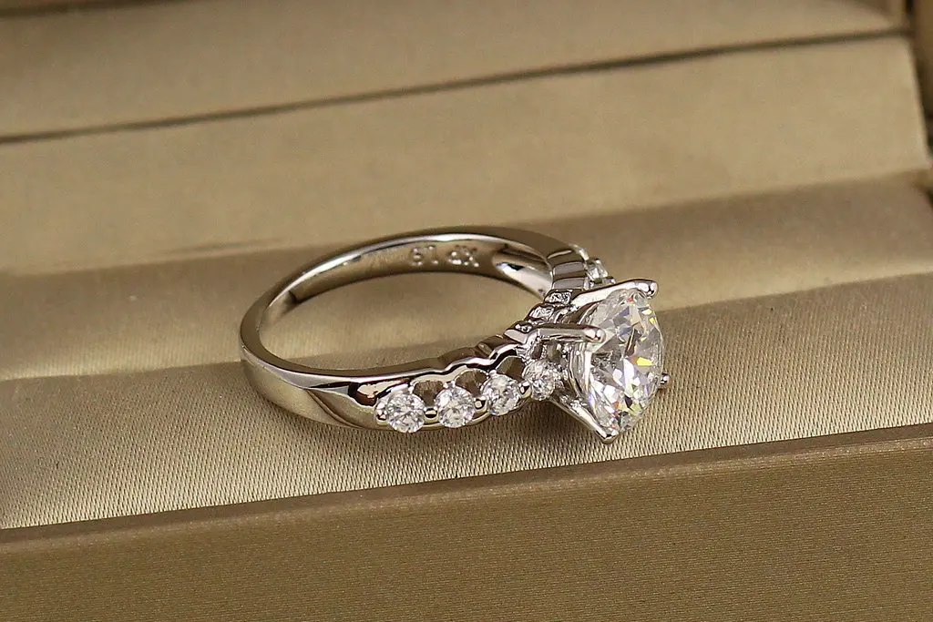 Кільце Xuping Jewelry Мелодія кохання р 20 сріблясте - фото 2