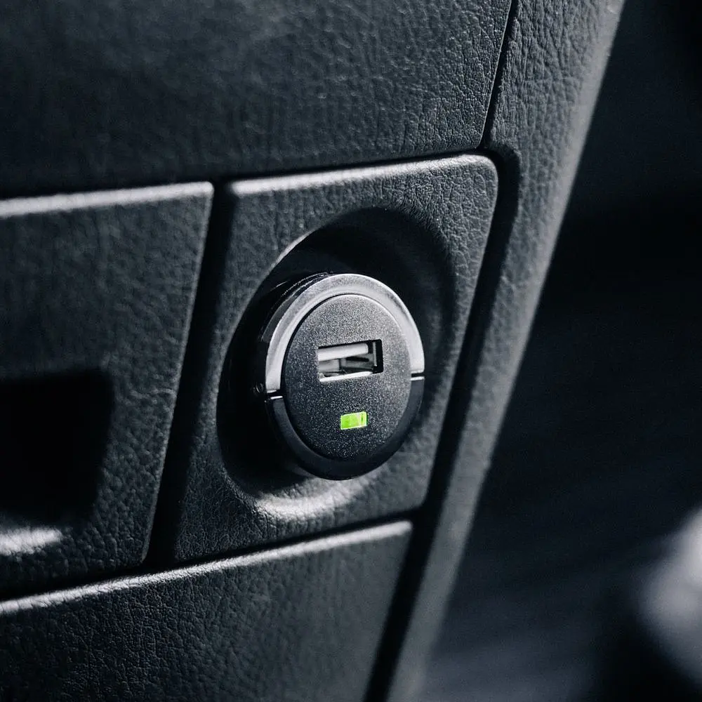 Автомобільний зарядний пристрій Strax Car Charger 2.4A Single USB-A Black Bulk (4029948595757) - фото 5