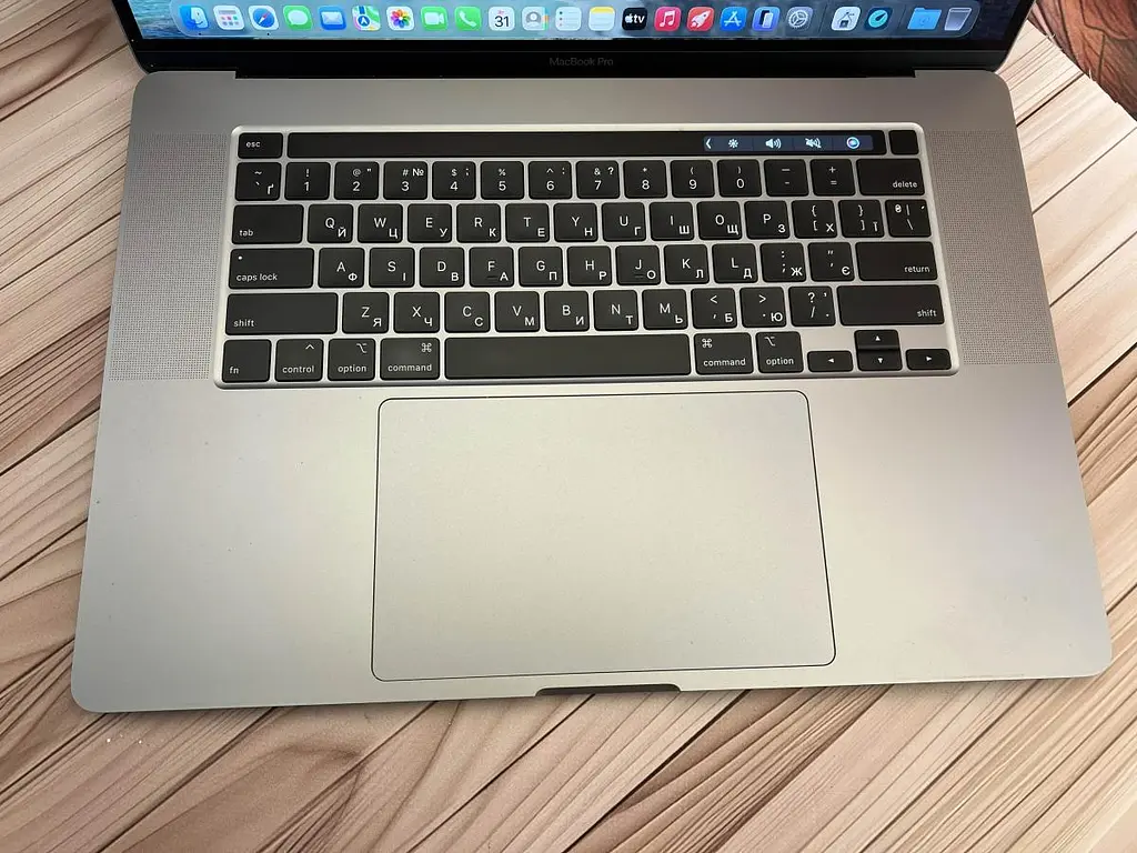 Ноутбук Apple MacBook Pro 16" 2019 i9-9880H/32/1TB (C02C7B6JMD6T) Б/в - фото 2