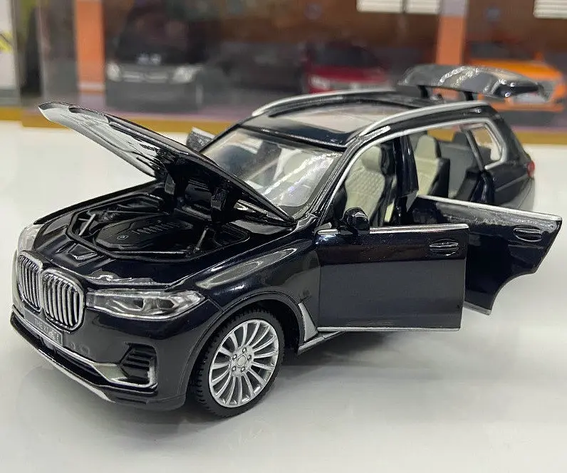 Колекційна металева модель автомобіля Автопром BMW X7 з інерцією, світлом та звуком 1:32 - фото 8
