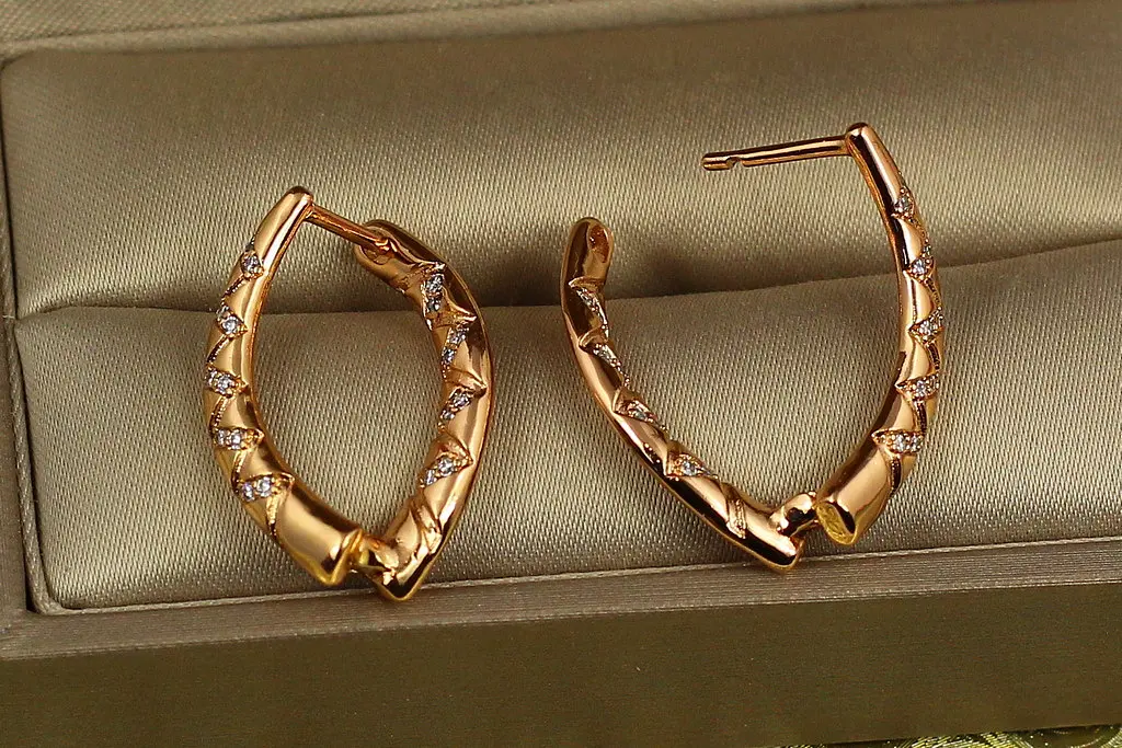 Сережки Xuping Jewelry дужки 2.5 см золотисті - фото 2