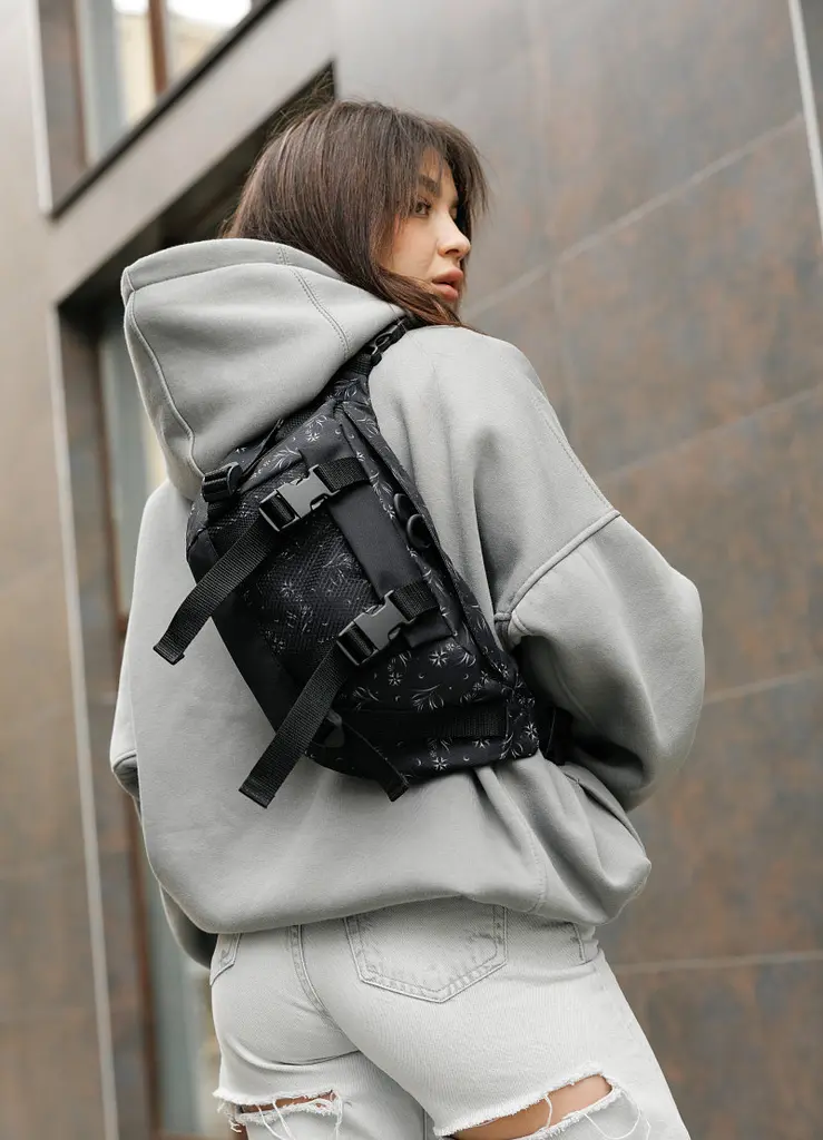 Жіноча сумка бананка Sambag Dynamicdart чорна 38 × 21 × 7 см (80411702) - фото 3