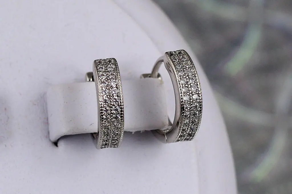 Сережки Xuping Jewelry кільця бортики кульки 1.4 см сріблясті - фото 2