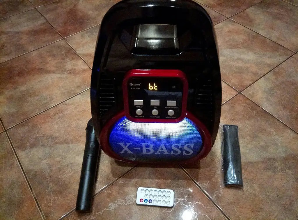 Колонка акумуляторна Bluetooth MP3 FM Караоке GOLON RX-810 70 Вт - фото 2