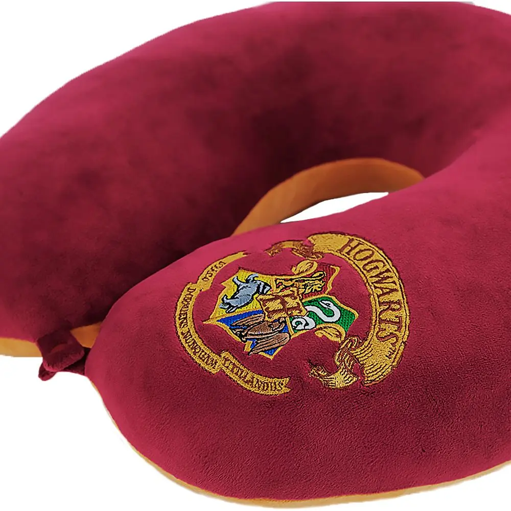 Подушка подголовник WP Merchandise Harry Potter Collection логотип Хогвардс - фото 4